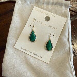 Brand New, Never Worn Emerald Green and Gold Kendra Scott Teardrop Earrings